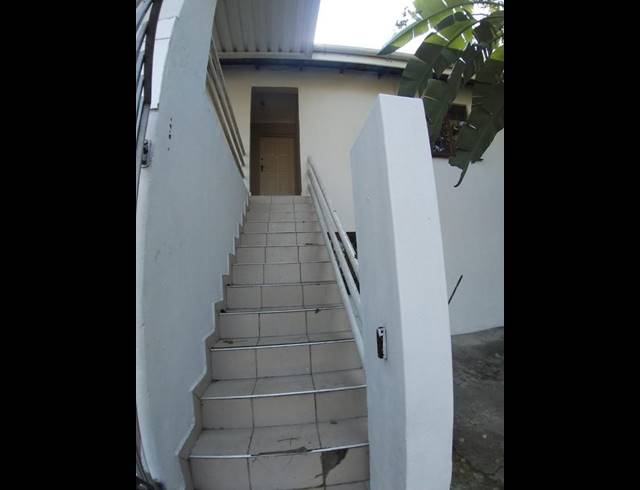 4 BEDROOM COMPLEX FOR SALE IN MOSELEY